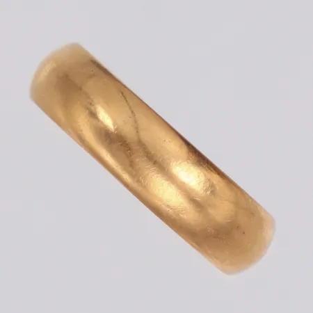 Ring slät, stl:17½, gravyr, 18K Vikt: 4,4 g