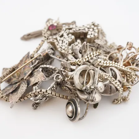 Diverse silversmycken Vikt: 98 g