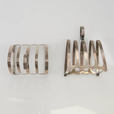 Toastracks Henry Wigfull Sheffield 1933 höjd:11cm silver S830/1000 173,4g.