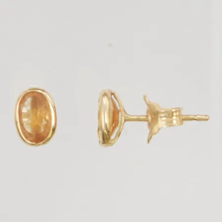Örhängen med stenar 5,6x7,7mm 18K 1,3g.