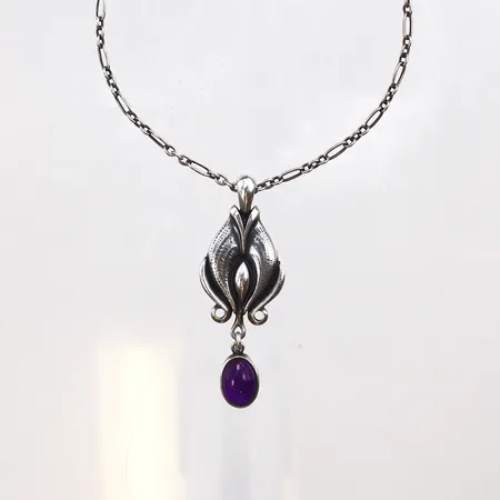 Kedja med hänge, GEORG JENSEN (Sterling Pendant Of The Year 2012) sten Ametist, längd:44cm, 925/1000 silver. Vikt: 12,6 g