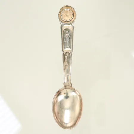 Dopsked längd 14,3cm, bredd 11-35mm, personlig gravyr, stämplad CESONS, Silver 830/1000, 29,1g Vikt: 29,1 g