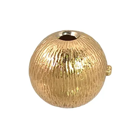 Lås till Collier 18K guld OLE LYNGGAARD Danmark, mönstrat klot, Ø10,5 mm, stämplad OLE L 750, passar till låsstopp Ø2 mm (standard), fint skick, bra "snäpp" i låset Vikt: 3,1 g