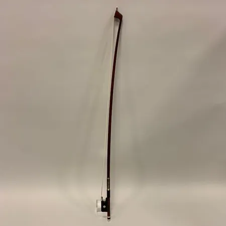 Cellostråke Sven Erik Berg, stämplad S.E.BERG STOCKHOLM, längd ca 71,5cm, vikt 86,4gr