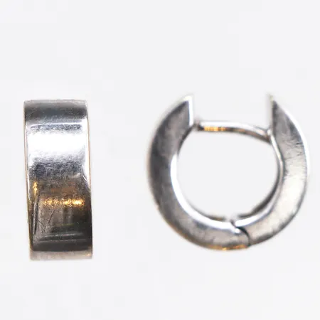 Ett par örhängen, bredd;5,1mm, 18K vitguld. Vikt: 5 g