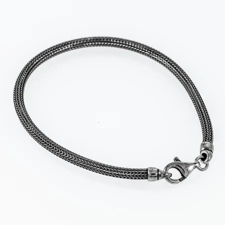 Armband i oxiderat silver. Längd 18,5 cm. Bredd 3,2 mm. Stämplat 925. Framstår oanvänt. Vikt 4,4g. 