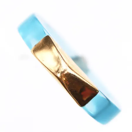 Ring, akryl med 14k topp. Vikt: 1,4 g