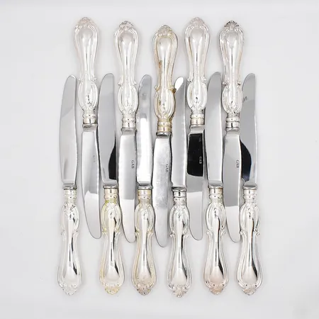 11 Bordsknivar modell Olga längd 21cm stålblad silver 830/1000 Vikt: 889,9 g