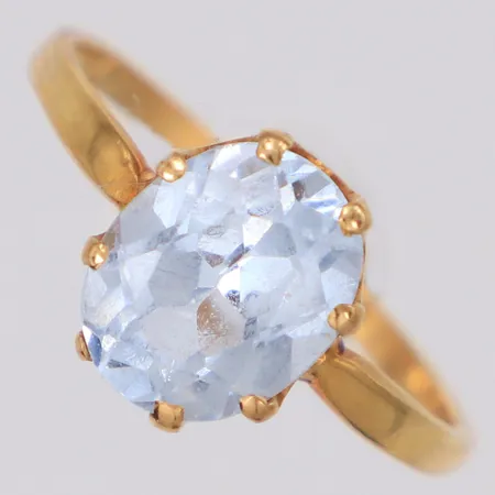Ring med ljusblå sten, nagg stl:18½, importstämplad, 18K Vikt: 2,8 g