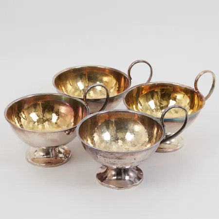 Punschkoppar 4st, höjd 4,5cm, förgylld insida, en med gravyr, Silver 830/1000 Vikt: 121,5 g