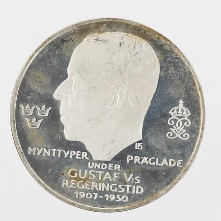Jubileumsmynt Ø36mm mynttyper producerade under Gustaf V:s regeringstid 1907-1950, silver 925/1000 Vikt: 27,1 g