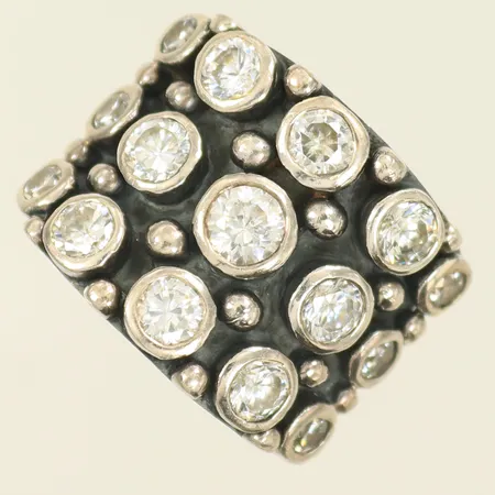 Ring med vita stenar stl 19, bredd 9-18mm, Silver 925/1000, 15,8g Vikt: 15,8 g