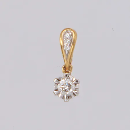 Hänge med briljantslipade diamanter ca 0,065ctv, längd 9mm, GHA, rödguld 18K Vikt: 0,6 g