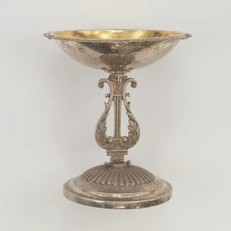 Saltkar höjd:9cm med lyr motiv, Silver S830/1000 84,5g.