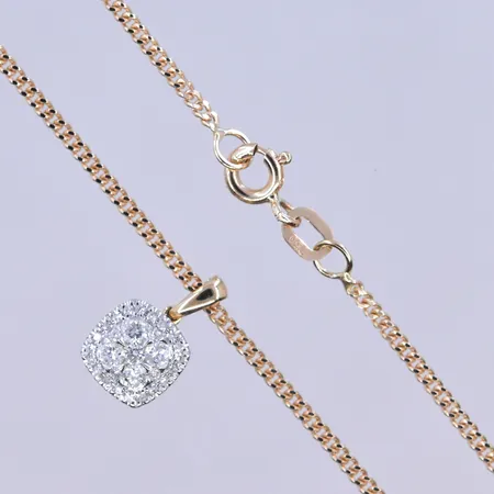 Kedja Pansar med hänge diamanter ca 20x0,005ct 1x0,02ct 4x0,03ct Guldfynd längd 45,5 cm och bredd 2 mm, längd 13 mm och bredd 8 mm 18K. Vikt: 5,3 g