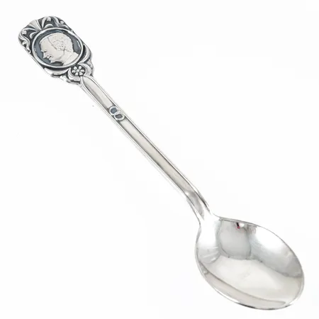 Kaffesked med motiv av Kung Carl XVI Gustaf 114mm silver 13,8g. 