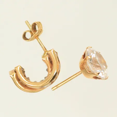 2 udda örhängen med vita stenar och 1 lås, 12x6mm & Ø8mm, 18K 1,9g totalt. 