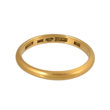 Ring, 18K guld, slät modell, gravyr Vikt: 4,5 g