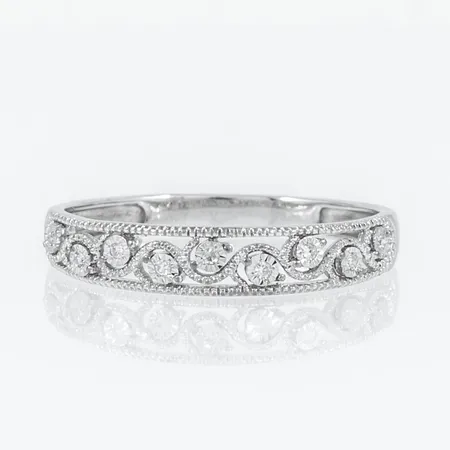 Ring Guldfynd med filigrandekor och 9 x ca 0,005ct 8/8-slipade diamanter stl:19 bredd 2,3-4,2mm, vitguld 18K 2,3g. 