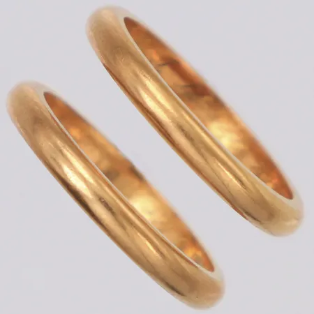 2 ringar släta, stl 16½, gravyr, 20K Vikt: 7,2 g
