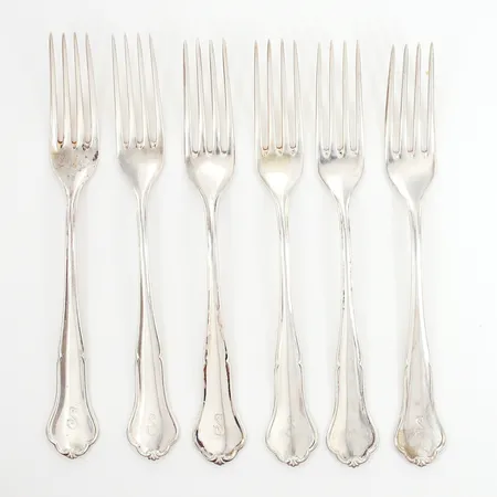 Sex bordsgafflar med monogramgravyr längd: 21cm, silver 830/1000 Vikt: 394,2 g