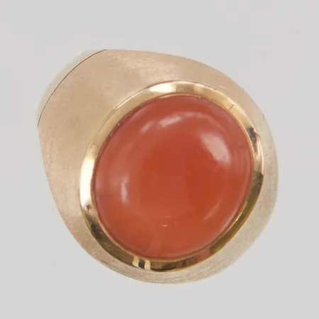 Ring med sten stl18 bredd:5,6-17,4mm, 18K 8,4g.