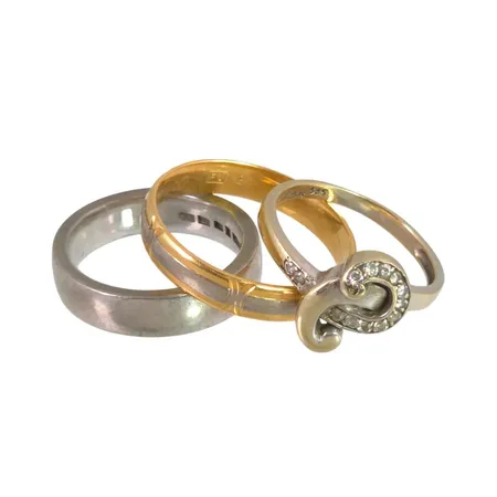 Diverse smycken, 14K guld - bruttovikt 2,8g, 18K guld - vikt 14,2g, slitage, gravyrer
