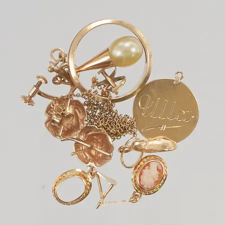 Diverse guld, skador och gravyr finns 18K 13,1g.