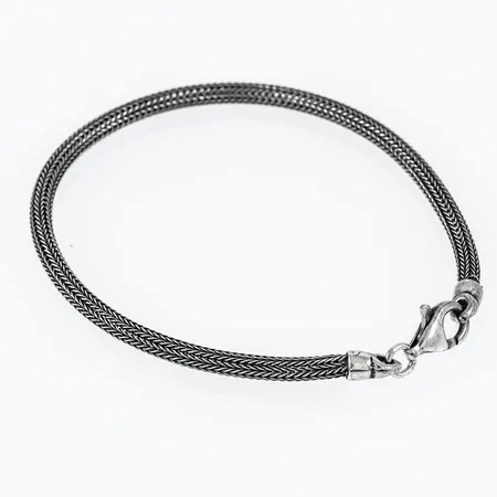 Armband i oxiderat silver. Längd 18,5 cm. Bredd 3,2 mm. Stämplat 925. Framstår oanvänt. Vikt 4,4g.
