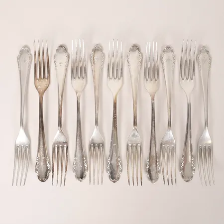 Elva gafflar modell Haga längd 21cm, flera med gravyr, silver 830/1000 Vikt: 589 g