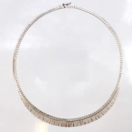 Collier, längd:41cm, bredd: 4-7mm, 835/1000 silver. Vikt: 21,1 g
