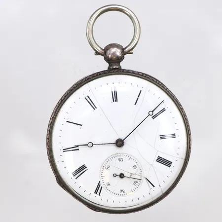 Spindelur, oädel metall, Ø47mm, Compass, bettnr:35202, nyckel på klockkedja, spricka på urtavlan, inga tillbehör.