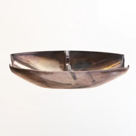 Saltkar i form av en båt 10x4,5cm Engelska kontrollstämplar, gravyr, silver 925/1000 Vikt: 52 g