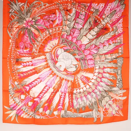 Scarf Hermès, "Danse Pacifique", formgiven av Laurence Bourthoumieux, siden, 90x90cm, originalkartong, kvittokopia.