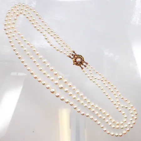 Pärlcollier treradigt med odlade pärlor, doserat, längd: 44cm, bredd: 4,5-8mm, lås i 18K med pärla, bruttovikt:58.4g, etui.