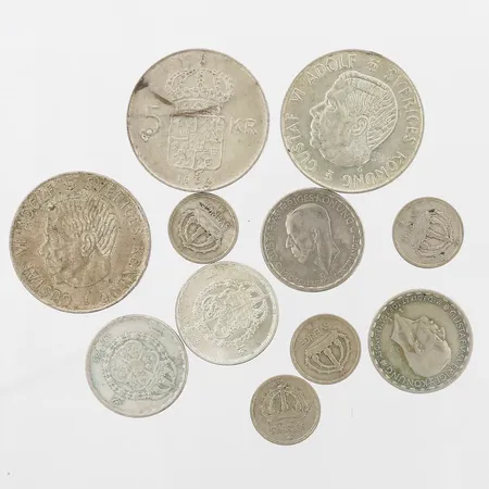 Elva svenska mynt, 5 och 1 kronor samt 25 öre, Ø 34/25/17mm, silver 400/1000  Vikt: 91 g