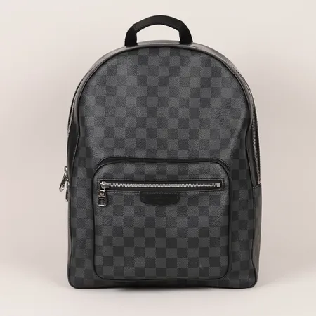 Ryggsäck Louis Vuitton Josh, graphite damier canvas med beslag i metall, modell-nr: M41530, datecode: DR2108, Frankrike 2018, ca 40x30x12cm, bruksskick. Vikt: 0 g Skickas med postpaket.