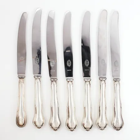 Sju bordsknivar modell Olga längd: 25,5cm, blad i stål, skaft i silver 830/1000, bruttovikt: 537,1 gram Vikt: 0 g