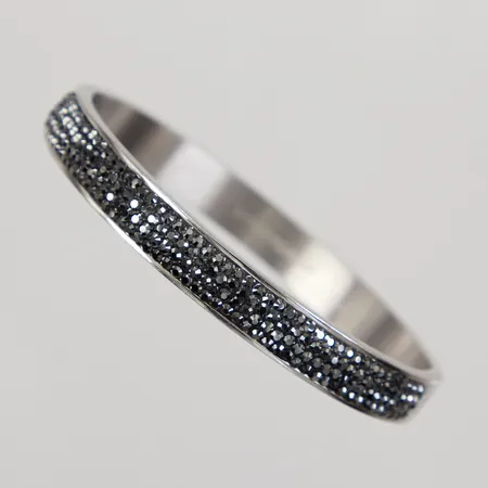 Stelt armband Dyrberg Kern metall med svarta stenar Ø57mm, 7,7mm, storlek 1, stål