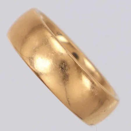 Ring stl:16 bredd 5,7mm personlig gravyr 18K Vikt: 7,6 g