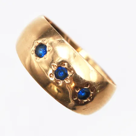 Ring med små blå stenar, stl:16, 18K. Vikt: 1,7 g