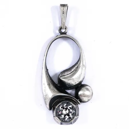 Hänge Karl Laine för Finnfeelings Finland, med bergkristall, bredd 25mm, längd 57mm, silver 925/1000 9,8g. 