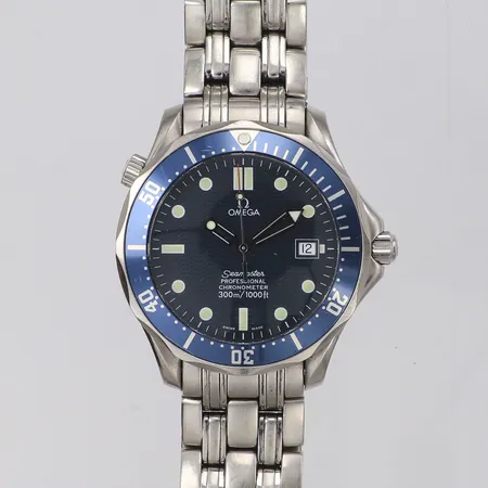 Herrur Omega Seamaster Professional 300m, Ø41mm, serie-nr 80191279, ref-nr 253180, automat, datum, stållänk repig, trög vridring, bruksslitage, inga tillbehör.