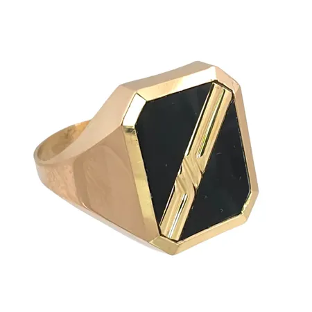 Klackring i 18K guld, svart sten 11x14 mm, Guldfynd (GHA), svensk kontrollstämpel, stl:21,0 mm, bredd 2,7 - 17,5 mm, fint skick, sten utan anmärkning Vikt: 5,5 g