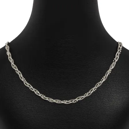 Collier i silver 925/1000, flätad modell, Guldfynd (GHA), längd 42,0 - 48,5 cm, bredd 4 mm, fint skick Vikt: 13,6 g