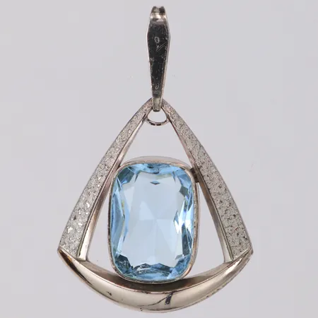 Hänge med blå sten längd ca 4,5cm bredd 2,5cm silver 830/1000 Vikt: 7,7 g