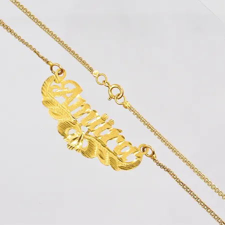 Collier med namnhänge Amiira längd 44cm 21K Vikt: 7 g