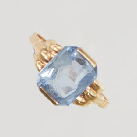 Ring med sten stl 17,5 bedd1,6-10,6mm 18K 2,4g.