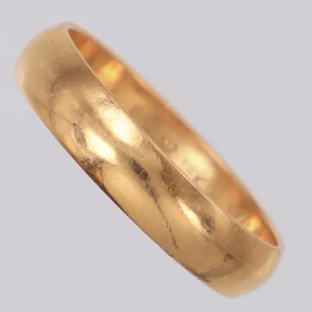 Ring stl:17 bredd 4,1mm personlig gravyr, repigt 18k Vikt: 3 g