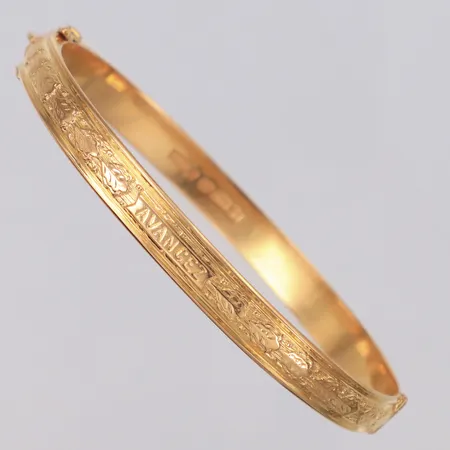 Armring Ø19cm bredd 6,6mm Trege Svensson & Alexanderson G-B år 1959 Malmö, personlig gravyr 18K Vikt: 25,2 g